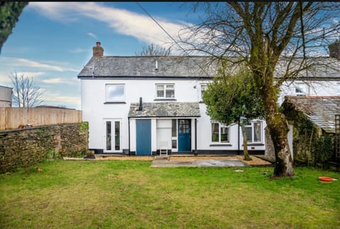 Property building, Facade/entrance, Garden