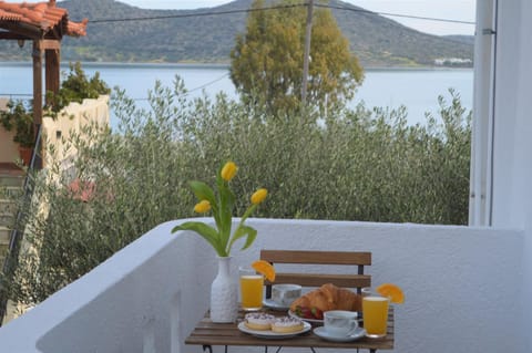 Kelly's Beach Apts Apartment in Elounda