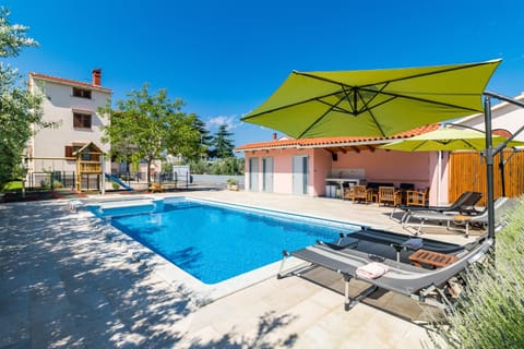 Property building, Swimming pool, Swimming pool