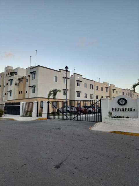 Property building, Nearby landmark, Neighbourhood