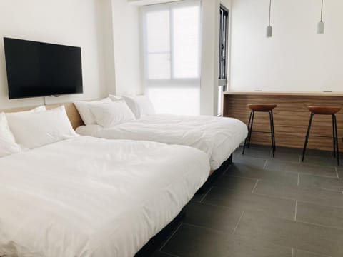 Bed, TV and multimedia, Photo of the whole room, Bedroom