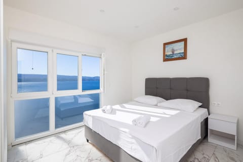 Bed, Natural landscape, Bedroom, Sea view, towels