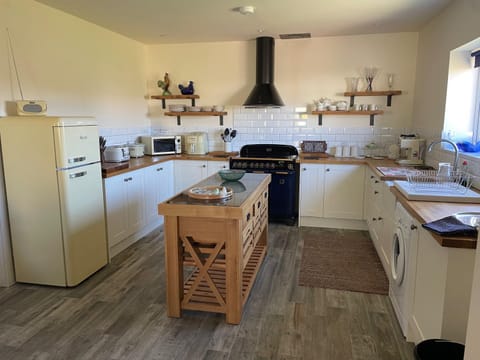 Country Retreat Sleeps 2 near Cymyran beach Apartment in Wales