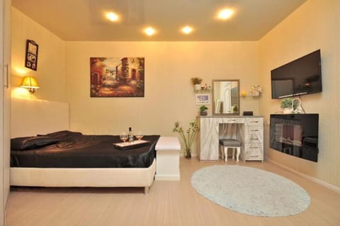 Photo of the whole room, Bedroom