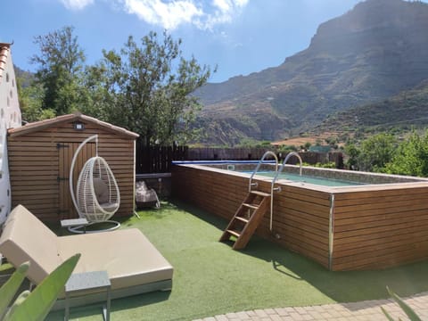 Mountain view, Pool view, Swimming pool, sunbed