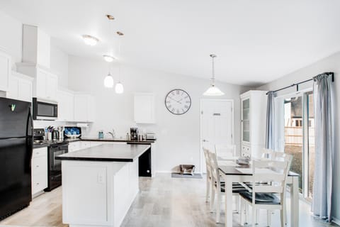 Sea La Vie House in Pacific Beach