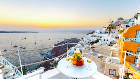 Property building, Balcony/Terrace, Food, Sea view, Continental breakfast
