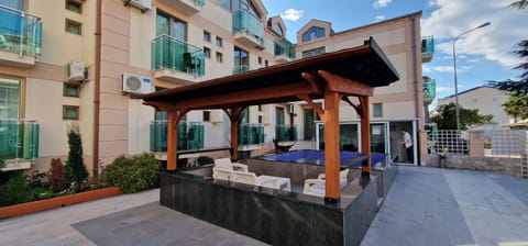 Property building, Patio, Inner courtyard view