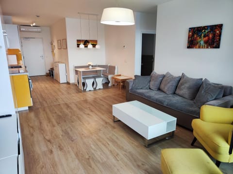 Kitchen or kitchenette, Seating area, Dining area, Kids's club