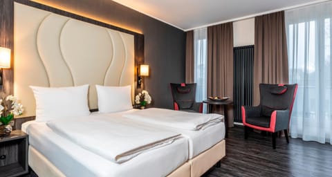 Bed, Seating area, Bedroom
