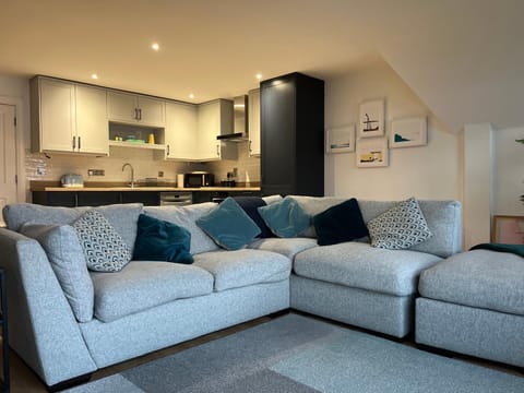 Sound of the Sea - Penthouse in Portrush Apartment in Northern Ireland