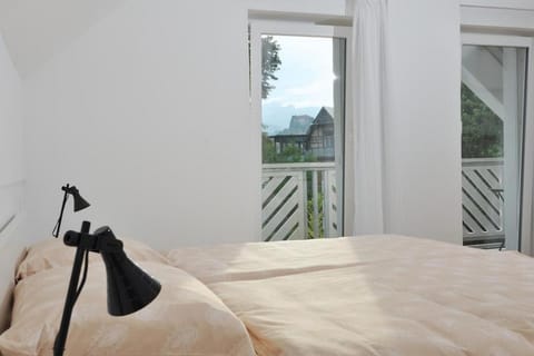 Bed, Bedroom, Mountain view