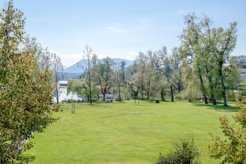 Natural landscape, View (from property/room), Garden view, Lake view, Mountain view