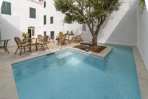 Property building, Patio, Pool view, Swimming pool, Swimming pool, sunbed