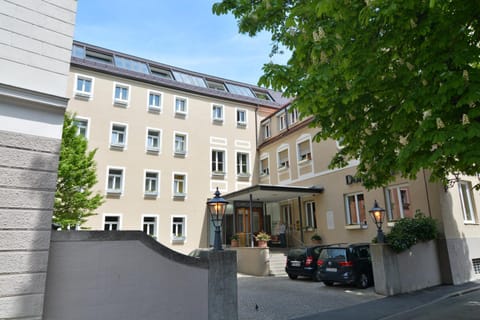 Facade/entrance, Day, Summer, On site