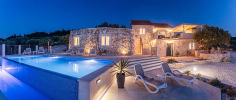 Property building, Night, Activities, Summer, Beach, Sea view, Swimming pool, Sunset, Family