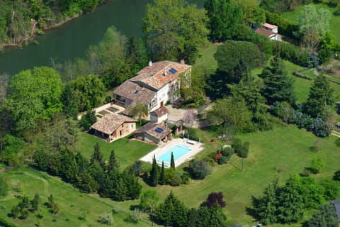 Property building, Bird's eye view, Swimming pool