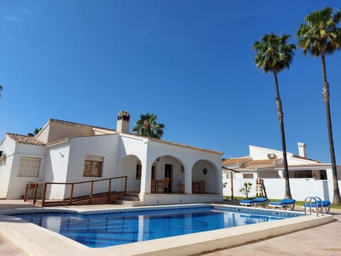 Property building, Balcony/Terrace, Pool view, Swimming pool, sunbed