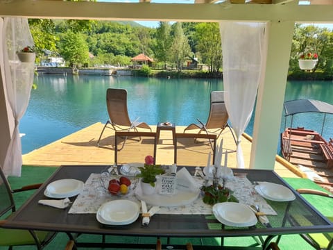 River view, Breakfast
