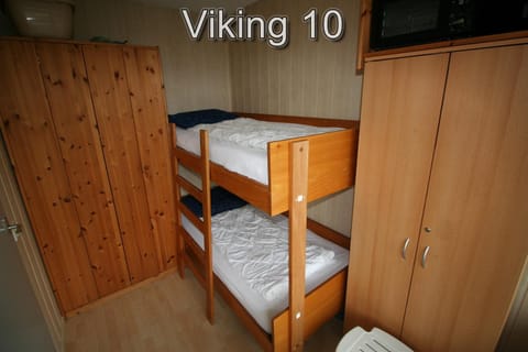 Bedroom, bunk bed