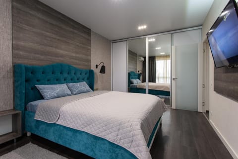 Bed, TV and multimedia, Photo of the whole room, Bedroom, wardrobe