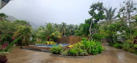 Natural landscape, Garden, Garden, Swimming pool, Swimming pool, sunbed