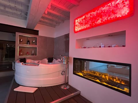 THE SECRET SUITE - Luxury on the lake Endine Apartment in Province of Brescia