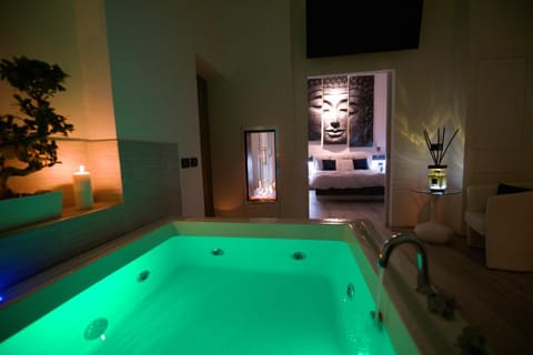 Hot Tub, Bedroom