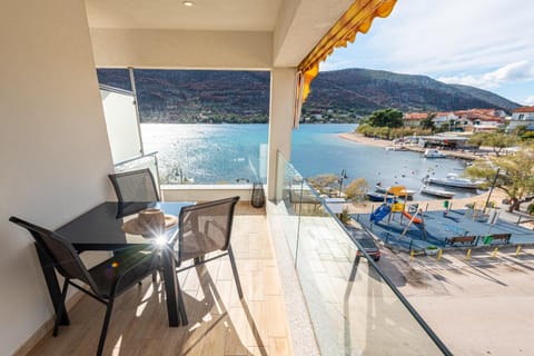 Balcony/Terrace, Seating area, Dining area, Sea view