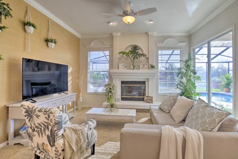 Riverview Oasis! Family Home with Pool and Pond Views House in Riverview