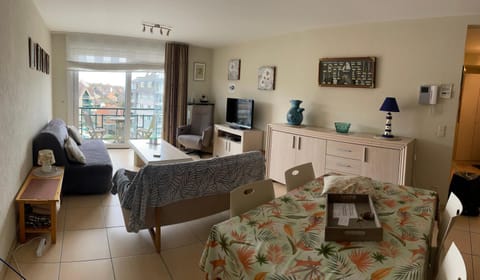 Appt Pablo met privé-garage, vlakbij zee, in Koksijde-Bad Apartment in Koksijde