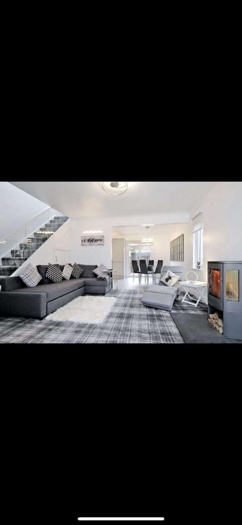 Contemporary Highland House close to town and Ben Nevis House in Fort William