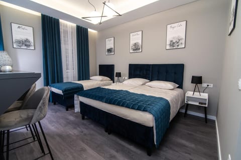 Property building, Bed, Photo of the whole room