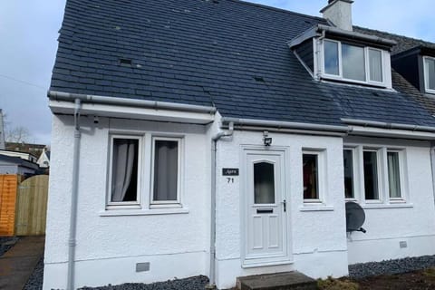 *STUNNING & SPACIOUS* 3 Bed House, 5min from Oban Apartment in Scotland