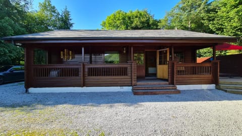 3-Bed Lodge - Sleeps 7 - Hot Tub - Pet Friendly House in Ribble Valley District