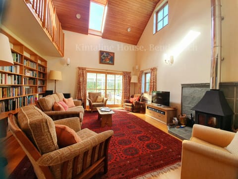 TV and multimedia, Living room, Meeting/conference room, flat iron