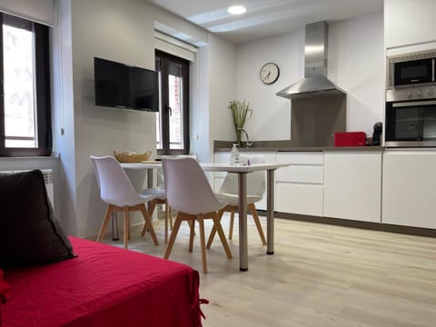 TV and multimedia, Kitchen or kitchenette, Living room, Dining area, minibar, pet friendly, stove