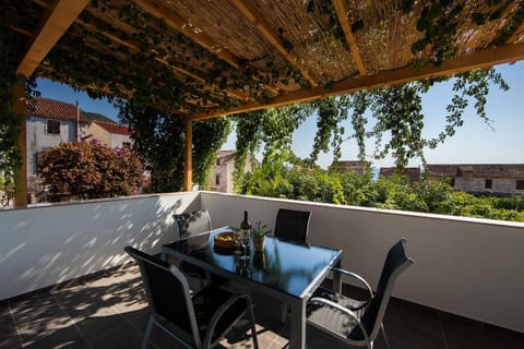 Balcony/Terrace, Garden view