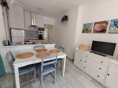 TV and multimedia, Kitchen or kitchenette, Seating area, Dining area