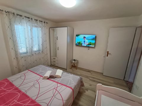 Guesthouse Eljuga Family Apartment in Stari Grad