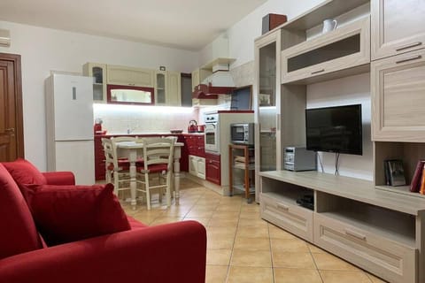 Communal lounge/ TV room, TV and multimedia, Kitchen or kitchenette, Living room, Seating area, Dining area, Communal kitchen