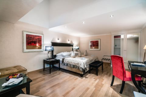 Bed, Living room, Photo of the whole room