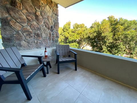 View (from property/room), Balcony/Terrace, City view, Lake view