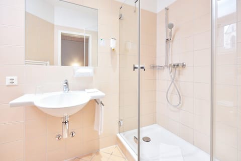 Shower, Bathroom, towels