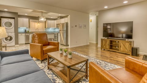 TV and multimedia, Living room, Seating area, Evening entertainment