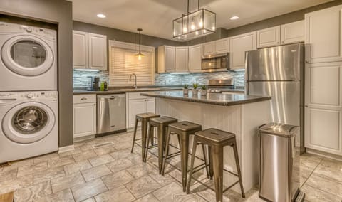 Kitchen or kitchenette, dishwasher, minibar, pet friendly, stove, washing machine, dryer