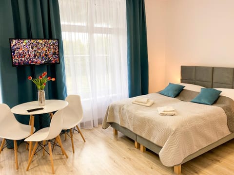 Bed, Photo of the whole room, Decorative detail, Bedroom, Area and facilities