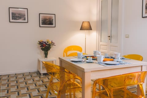 Kitchen or kitchenette, Dining area, Communal kitchen