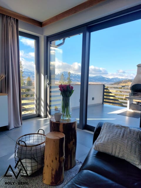 Natural landscape, View (from property/room), Balcony/Terrace, Living room, Seating area, Mountain view