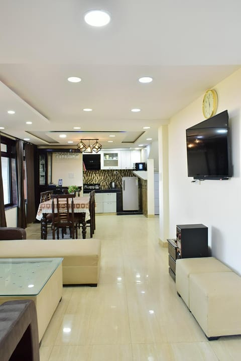 TV and multimedia, Kitchen or kitchenette, Living room, Lounge or bar, Seating area, Dining area, Evening entertainment, minibar